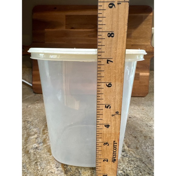 Rubbermaid Servin' Saver #6 3qt Container Almond Lid - Picture 5 of 6